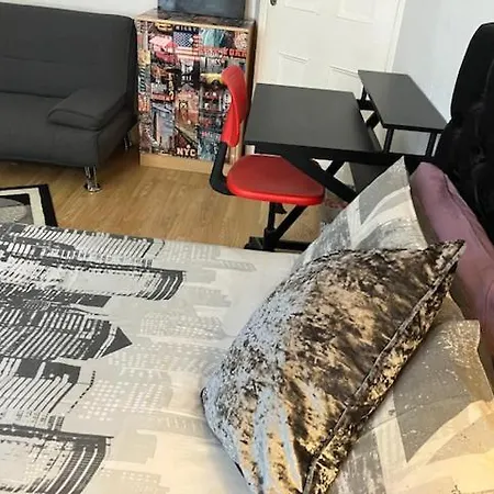 Homestay Comfy Rooms. Shared East Homestay.