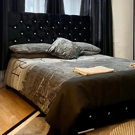Homestay Comfy Rooms. Shared East Homestay.