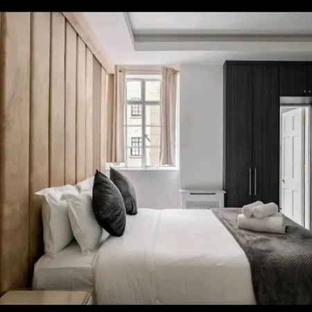 Luxury 4 Bed Knights Bridge Apartment