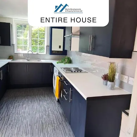 Sipson House West Drayton 3 Bedroom 2 Bathroom Plush Parking Close To Lhr By Mdps Semesterbostad