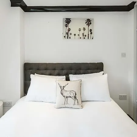 Stylish & Peaceful Covent Garden Apartment London