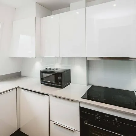 Stylish & Peaceful Covent Garden Apartment