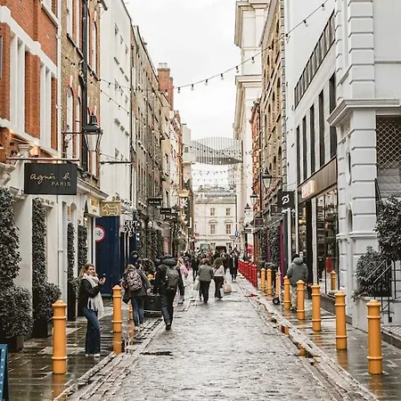 Stylish & Peaceful Covent Garden Apartment London