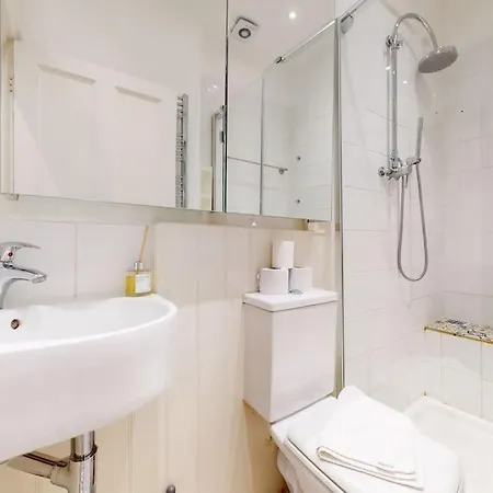 Cozy 1 Bedroom Flat In Walham Green Apartment