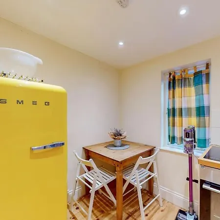Cozy 1 Bedroom Flat In Walham Green *