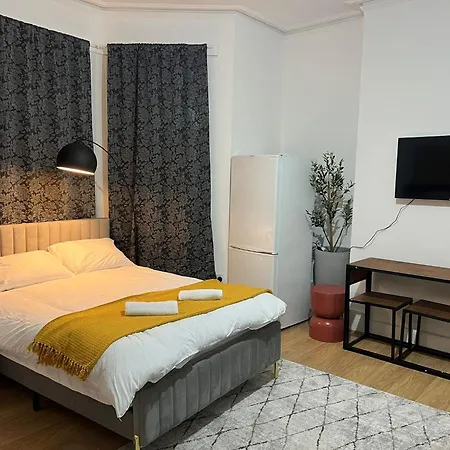 Apartment Sleepover By The Station London