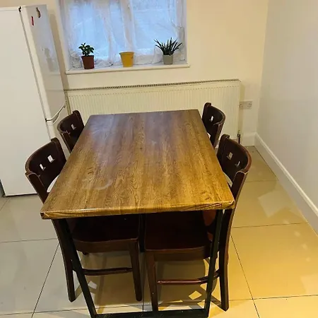 Guest house Double Bed Large King Size In Beautiful Flat R 02 *