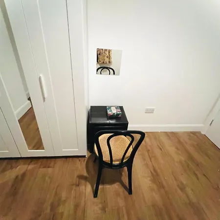 Double Bed Large King Size In Beautiful Flat R 02 Guest house *