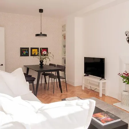 Superb Next To Hyde Park Apartment *