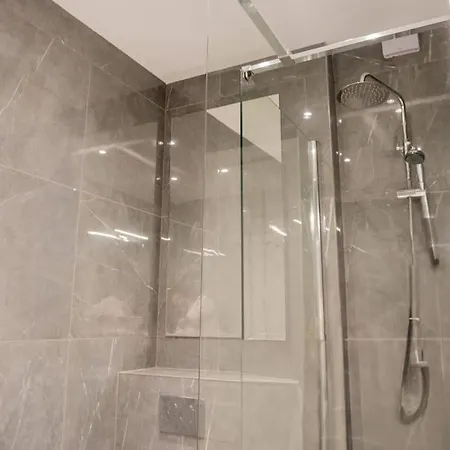 Superb Next To Hyde Park * London