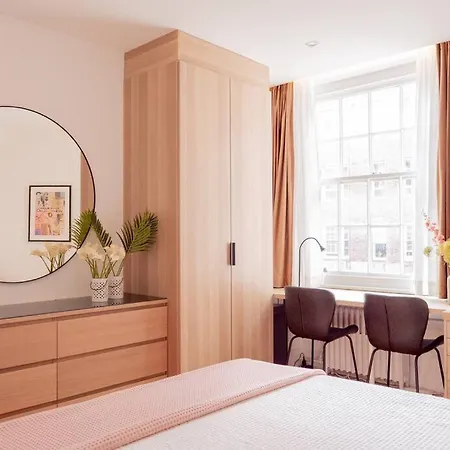 Superb Next To Hyde Park Apartment