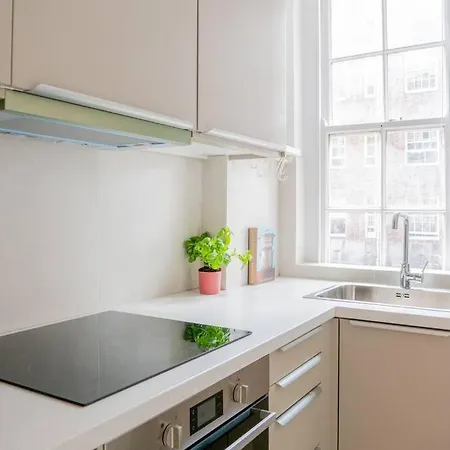 Superb Next To Hyde Park * London