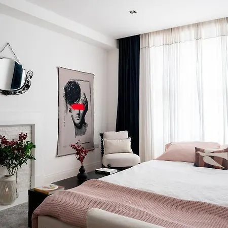 Superb Next To Hyde Park Apartment