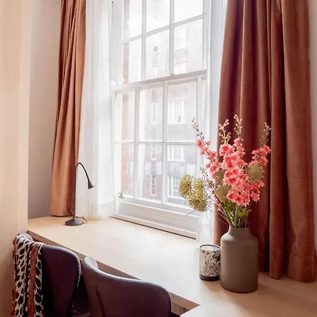 Superb Next To Hyde Park London