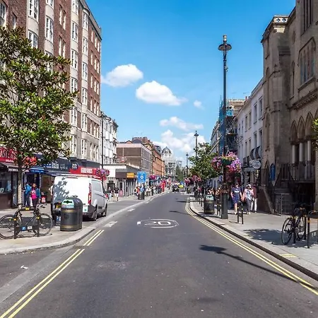 Superb Next To Hyde Park Apartment