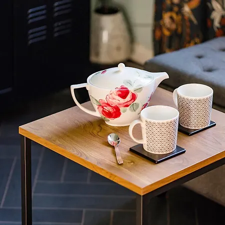 Warm And Welcoming In Putney By Underthedoormat London