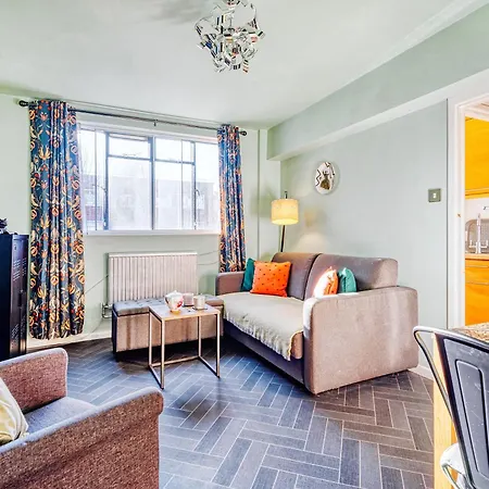Warm And Welcoming In Putney By Underthedoormat Apartment London