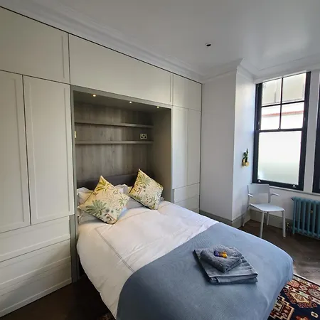 Boutique Linden Gardens 1st Floor And Loft Apartment
