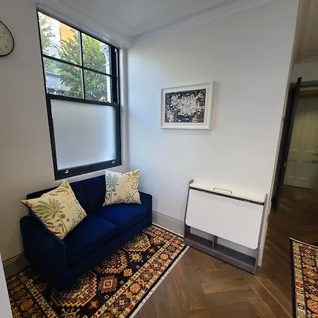 Boutique Linden Gardens 1st Floor And Loft Apartment London