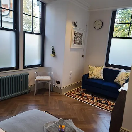 Apartment Boutique Linden Gardens 1st Floor And Loft