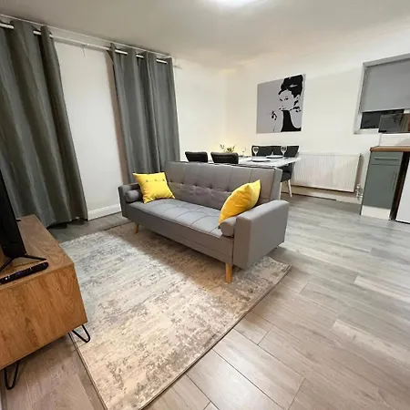 Contemporary Style In The Heart Of Apartment London
