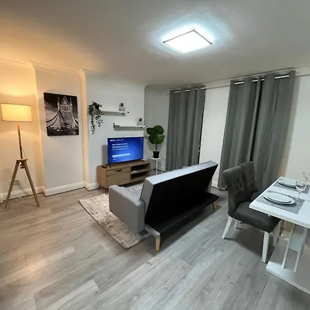 Contemporary Style In The Heart Of Apartment