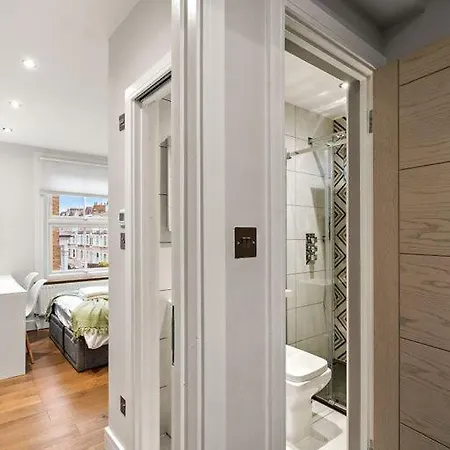 Stylish In Fulham Zone 2 With Private Roof Terrace *