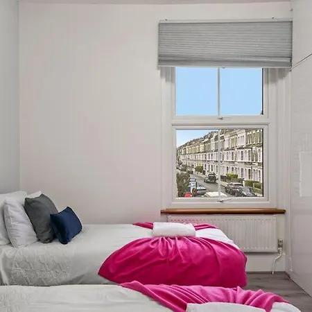 Stylish In Fulham Zone 2 With Private Roof Terrace