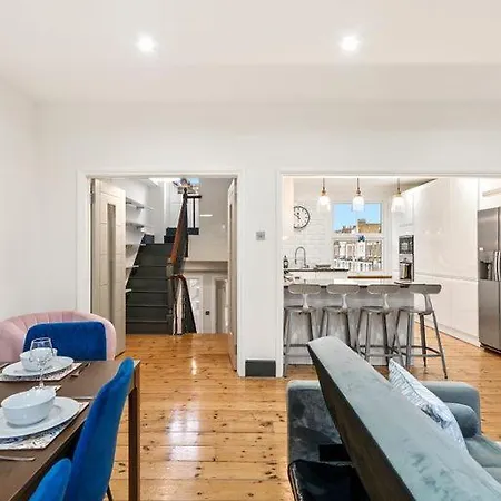 Stylish In Fulham Zone 2 With Private Roof Terrace Apartment London