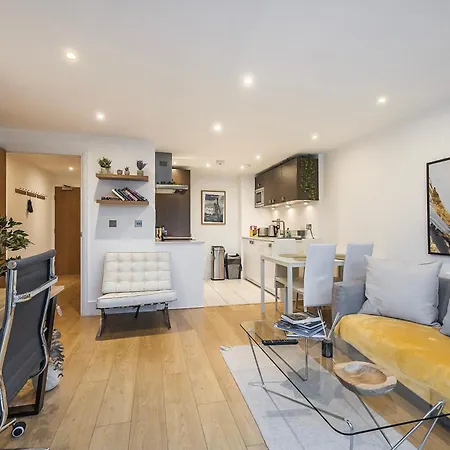 Apartment Urban Oasis With Views In Old St *