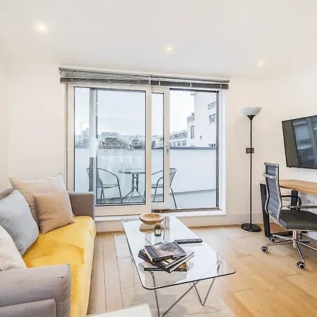 Urban Oasis With Views In Old St Apartment