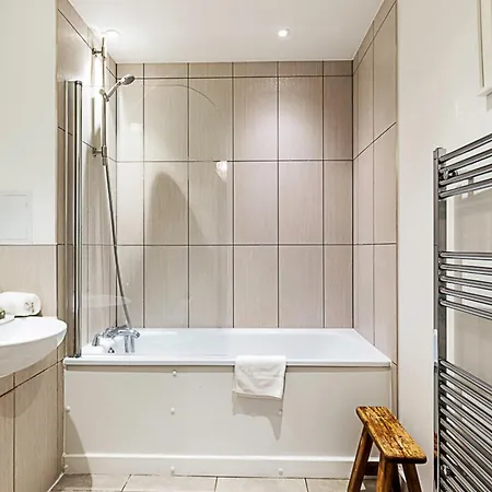 Apartment Spacious And Trendy Shoreditch Flat