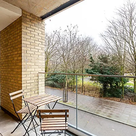 Spacious And Trendy Shoreditch Flat