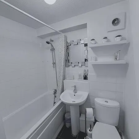 Charming 2br Minutes From Central London *