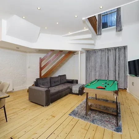 Modern 4-bedroom In Fulham,