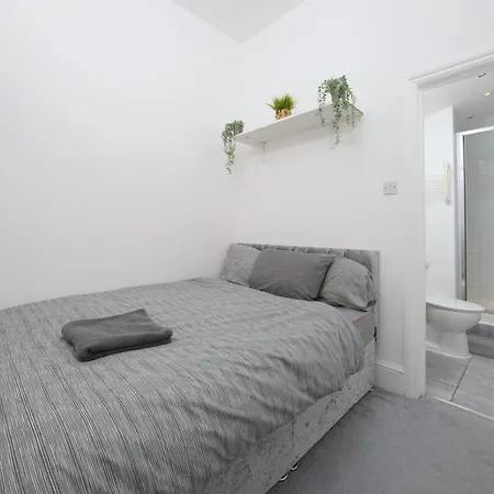 Modern 4-bedroom In Fulham, Apartment London
