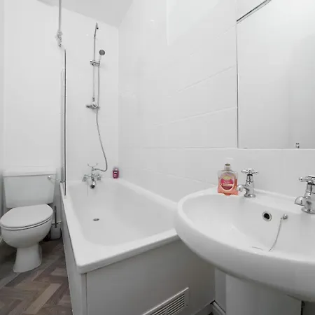 Modern 4-bedroom In Fulham,