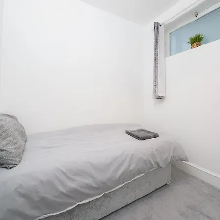 Apartment Modern 4-bedroom In Fulham, London