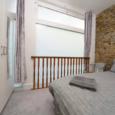 Modern 4-bedroom In Fulham, Apartment London