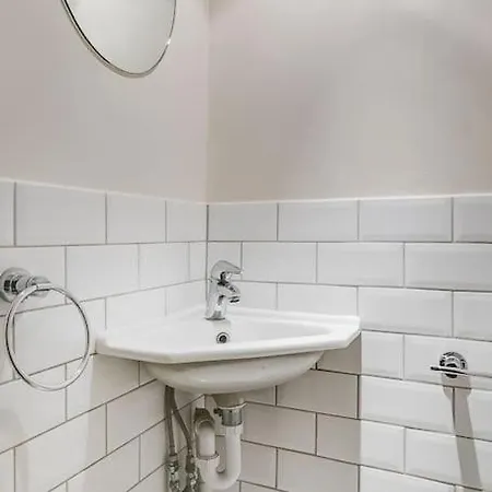 Chic 3 Bedroom Brixtonclapham Near Tube Apartment