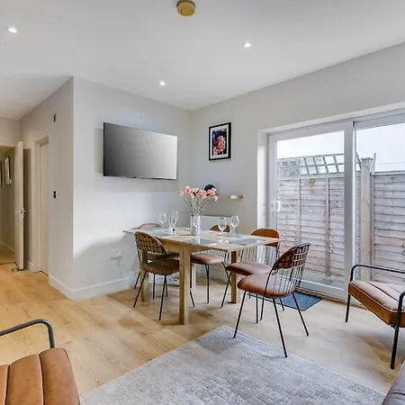 Chic 3 Bedroom Brixtonclapham Near Tube * London