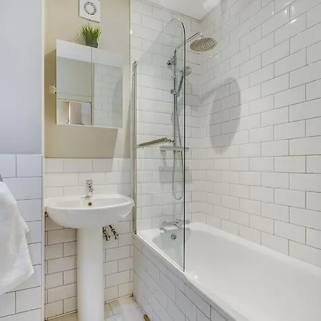 Chic 3 Bedroom Brixtonclapham Near Tube Apartment London