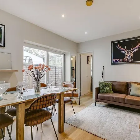 Chic 3 Bedroom Brixtonclapham Near Tube *