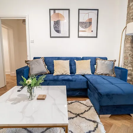 One-bed Flat Angel, Islington *