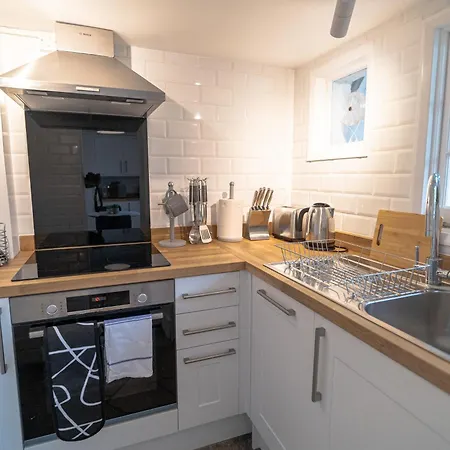 One-bed Flat Angel, Islington *