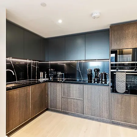 Chic And Sleek Oasis Apartment *