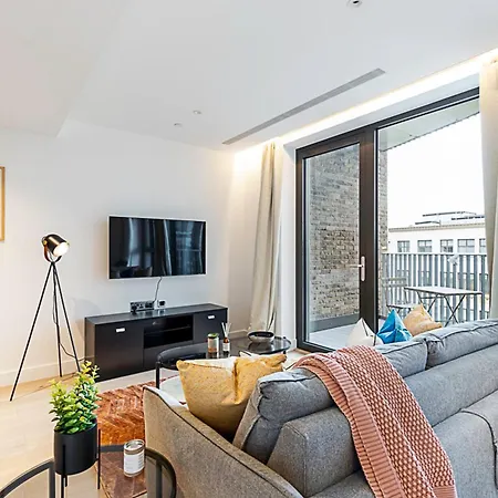 Chic And Sleek Oasis * London