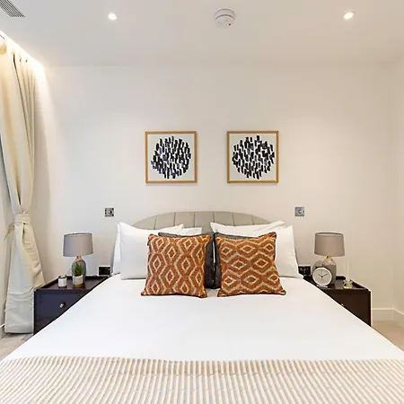 Apartment Chic And Sleek Oasis