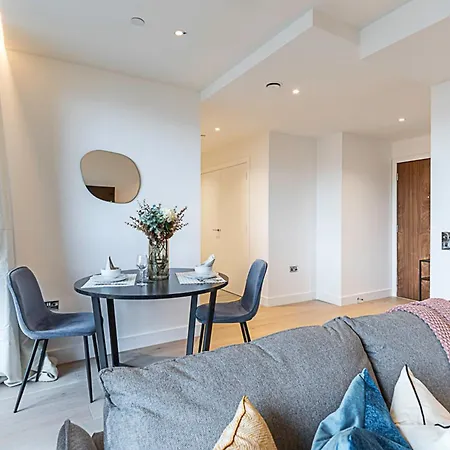 Chic And Sleek Oasis * London