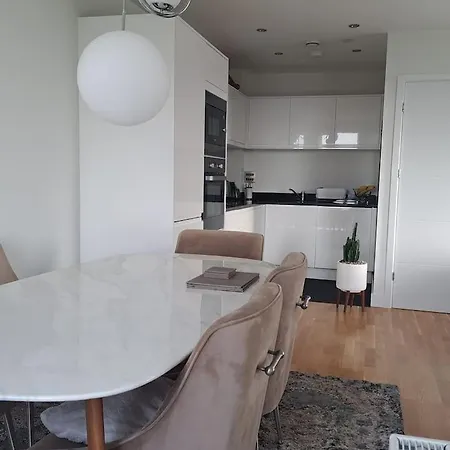 Cozy Double With Large En Near Canary Wharf With Amazing Views In A Shared *